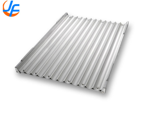 RK Bakeware China Foodservice 42465 تجاری 32 Mold Glazed Aluminized Steel Clustered Hot Dog Bun Pan پکیج های هلت داگ گلس شده از فولاد آلومینیزه