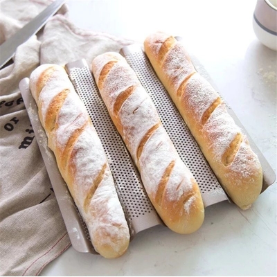 RK Bakeware China Foodservice NSF آلومینیوم نان استیک بگیت سوراخ شده